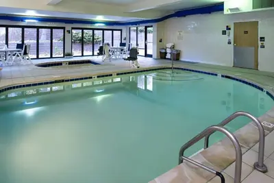 Image de Your Home Away from Home! Free Breakfast, Pool, Pets Allowed, Free Parking!