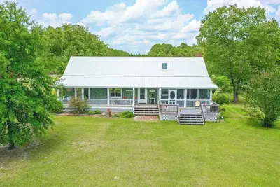 Image de Private farm house minutes to the Carolina Horse Park!