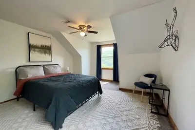 Image de The Cloud Cabin - Breathtaking 5 Acre Hilltop Oasis near Nashville, 3 Br/4 Bath