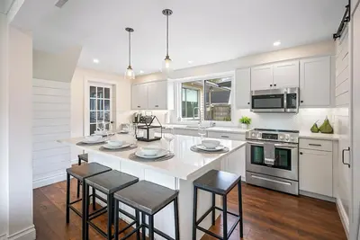 Image de Modern 4 Bdrm 8 Guests Niagara Home steps to Old Town, theatres & restaurants