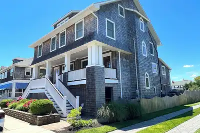Image de Bay Head Beach House on East Ave with Salt Water Pool!
