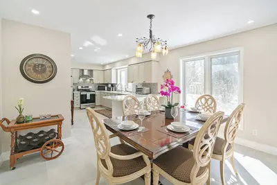 Image de 3 Bedroom Updated Bungalow Old Town Niagara-on-the-Lake