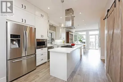Image de Modern Home w\/ Patio, Fireplace, Parking - 20mins to Downtown & Beach
