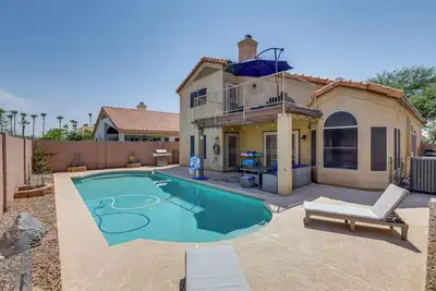 Goodyear Getaway w\/ Heated Pool & Lake Views!