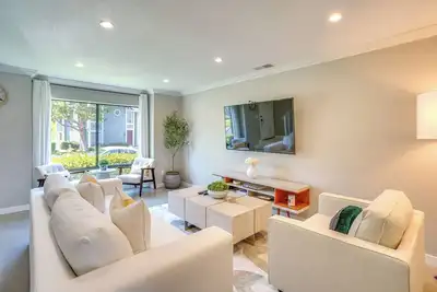Image de Laguna Niguel Townhouse w/ Community Pool Access!