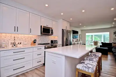 Image de Newly Renovated, Modern Décor, Short. 25 Mile Walk to Siesta Key Beach