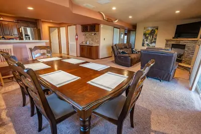 Image de Bear Creek Lodge - Hot Tub - King Bed - Close to Everything