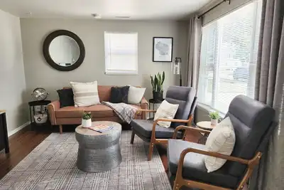 Image de 30 minutes to Eaa! 10 minutes to downtown Appleton! Dog friendly!