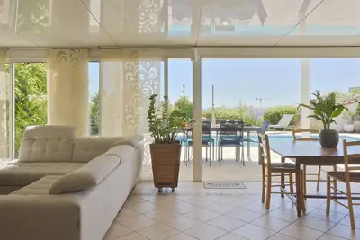 Image de Maison familiale, piscine & vue mer au cœur d’Antibes