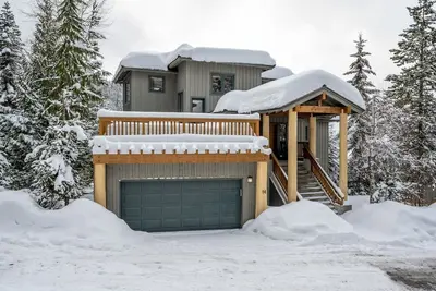 Image de True Ski In/Out | Luxury 6br | Hot Tub | Sauna | Media Room | Garage | Managed By Aloha Whistler
