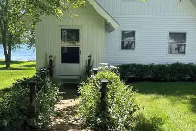 Image de Cozy House on Swan Lake in Allegan