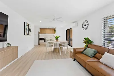 Image de 3 Bedroom Apartment in Beautiful Burleigh Heads!