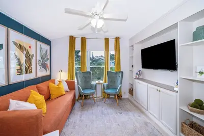 Image de Cozy Tropical Cottage - 4 mi to Disney