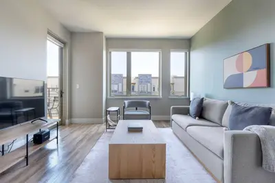 Image de Classic Mountain View 2br w/ Gym & Pool, nr Restaurants, by Blueground