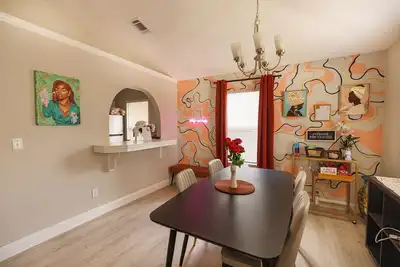 Image de Downtown Orlando Creative Oasis- Hand Painted Murals & Free Parking.