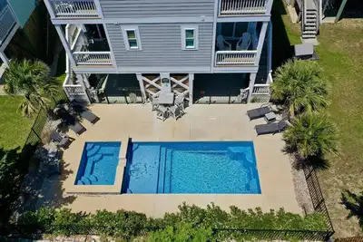 Image de Blue Oasis - New + Modern w/Ocean Views, Private Pool+Hot Tub, 2 Min Walk to Beach, Elevator, DogsOK