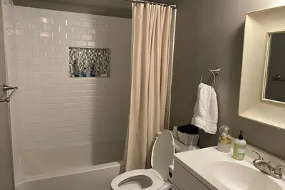 Image de House with a fenced backyard close to Domain