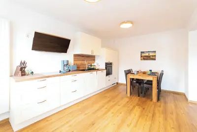 Image de Stilvolle Familienwohnung mit Eigenem Balkon und Gartennutzung
