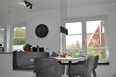 Image de Lovely vacation home in Carolinensiel: relaxation for the whole family