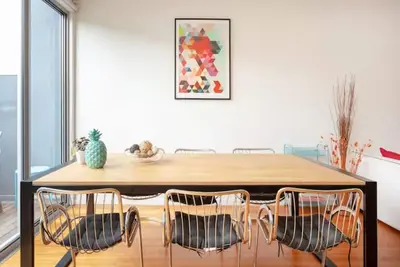 Image de Secluded Stylish Modern 3 Level Townhouse. Secluded but Minutes to Parks, shops