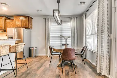 Image de Lights, Camera, Action! Your 4-Bed Blockbuster Awaits!