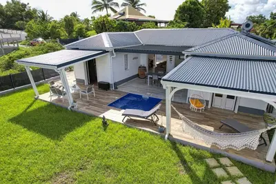 Villa avec piscine proche du bourg