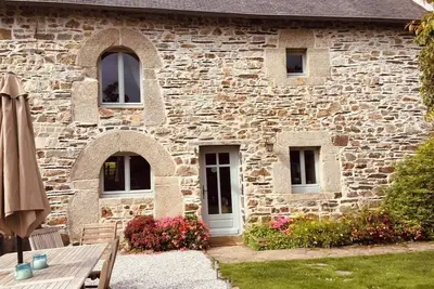 Image de Beautiful stone house lovingly restored on the edge of a gorgeous french village
