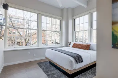 Image de 2br Tech-Powered Luxury, Pet Friendly! - Close to Restaurants, Casino & Bars