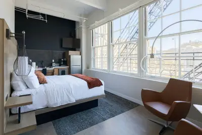 Image de 3br Revolutionary Lodging | Close to Hard Rock Casino | Pet Friendly!