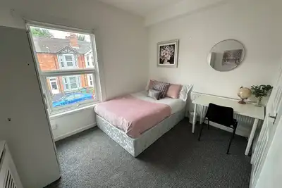 Image de Spacious 4 Bed-house in Coventry City Centre