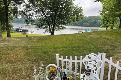 Image de Lake Front Cabin on Seneca Lake. \nSleeps 8, 5 beds