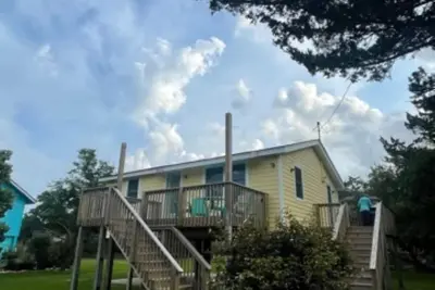 Image de Quiet 2 bedroom Frisco cottage, less than a mile from the beach!