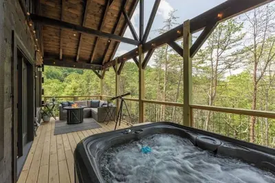 Image de Relax'd & Rest'd Couples Cabin- Big Views- Private Hot Tub- Fire Pit- Deck
