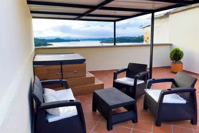 Image de Modern-jacuzzi- terrace-parking-ascensor\n