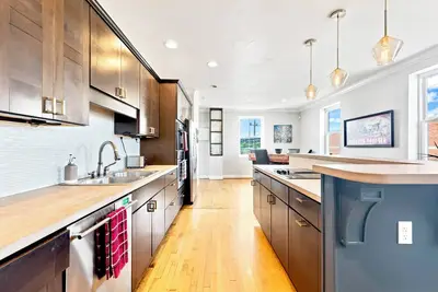 Image de Luxe Downtown Birmingham Retreat by Railroad Park!