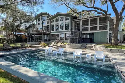Image de Simply Stunning! Elevated Lakefront Home with New Pool! Golf\/Fire Pit\/Dockhouse