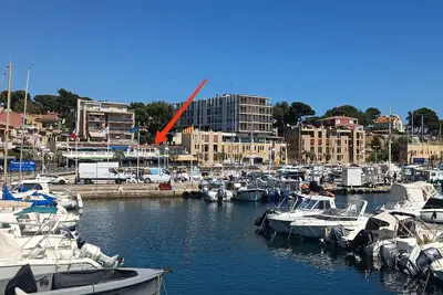 Image de TRÈS Beau T2 labellisé 3 ÉTOILES face au port de Carry le Rouet.