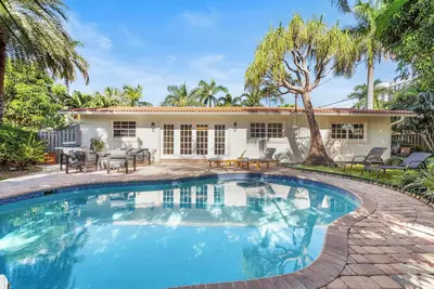 Image de ★★★★★ Spacious Modern Coastal Retreat w/ Private Pool Minutes from the Beach