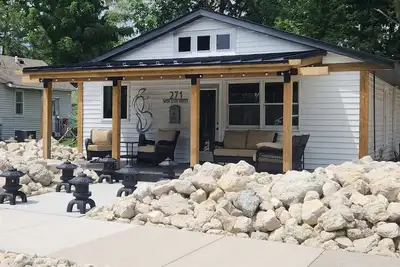 Image de On Tulip Lane! Walking distance to downtown shops, restaurants, and parks!