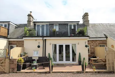 Image de Norham near Berwick - Sleeps 8 - Dog Friendly - Private Parking - 15 Mins Beach