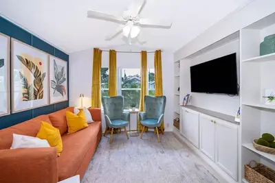 Image de Fully-Stocked Cozy Tropical Cottage-4 mi to Disney\n