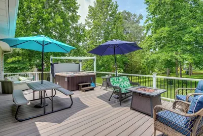 Image de Lakefront Home w/ Hot Tub - 15 Mi to Dollywood!
