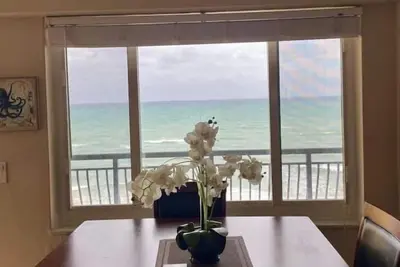 Image de Ocean view - top floor - Beach getaway
