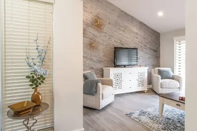Image de 2 Bed Condo w\/Pool 1 hr to Theme Parks and Beaches