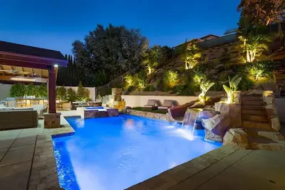 Image de Farmhouse Chic - Pool, Hot Tub, & Outdoor Kitchen