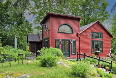 Image de Berkshire Retreat- Stone's throw to downtown Lenox