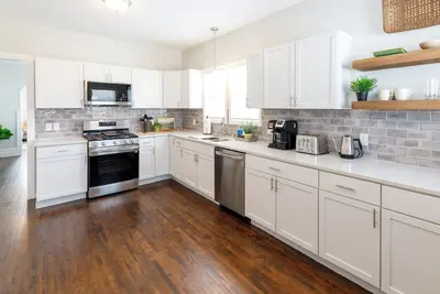 Image de Wonderful Renovated St. Paul Bungalow.