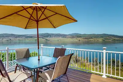 Image de Lakefront Home with Incredible Water Views