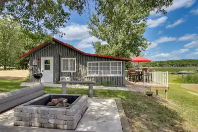 Image de Lakefront Motley Cabin w/ Private Deck + Dock!