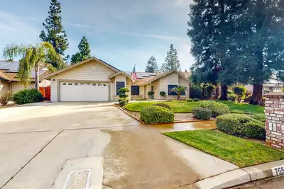Image de Palm tree retreat - pool, hot tub, putting green & firepit - dog-friendly